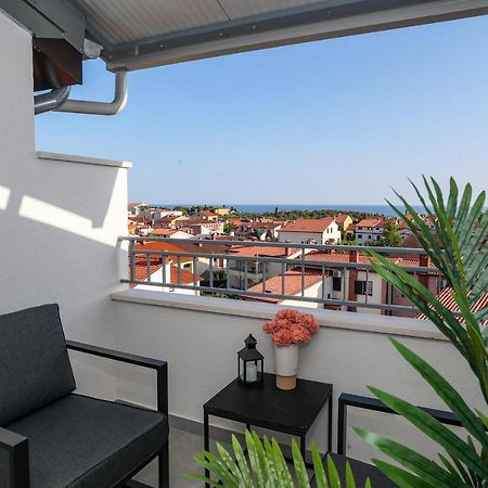 Blue Sky Apartment Ровінь Екстер'єр фото
