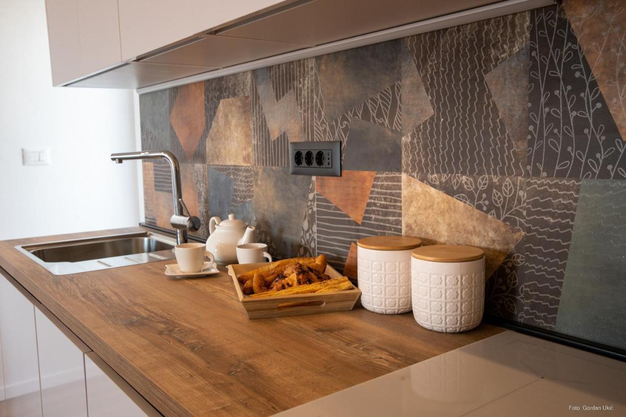 Blue Sky Apartment Ровінь Екстер'єр фото
