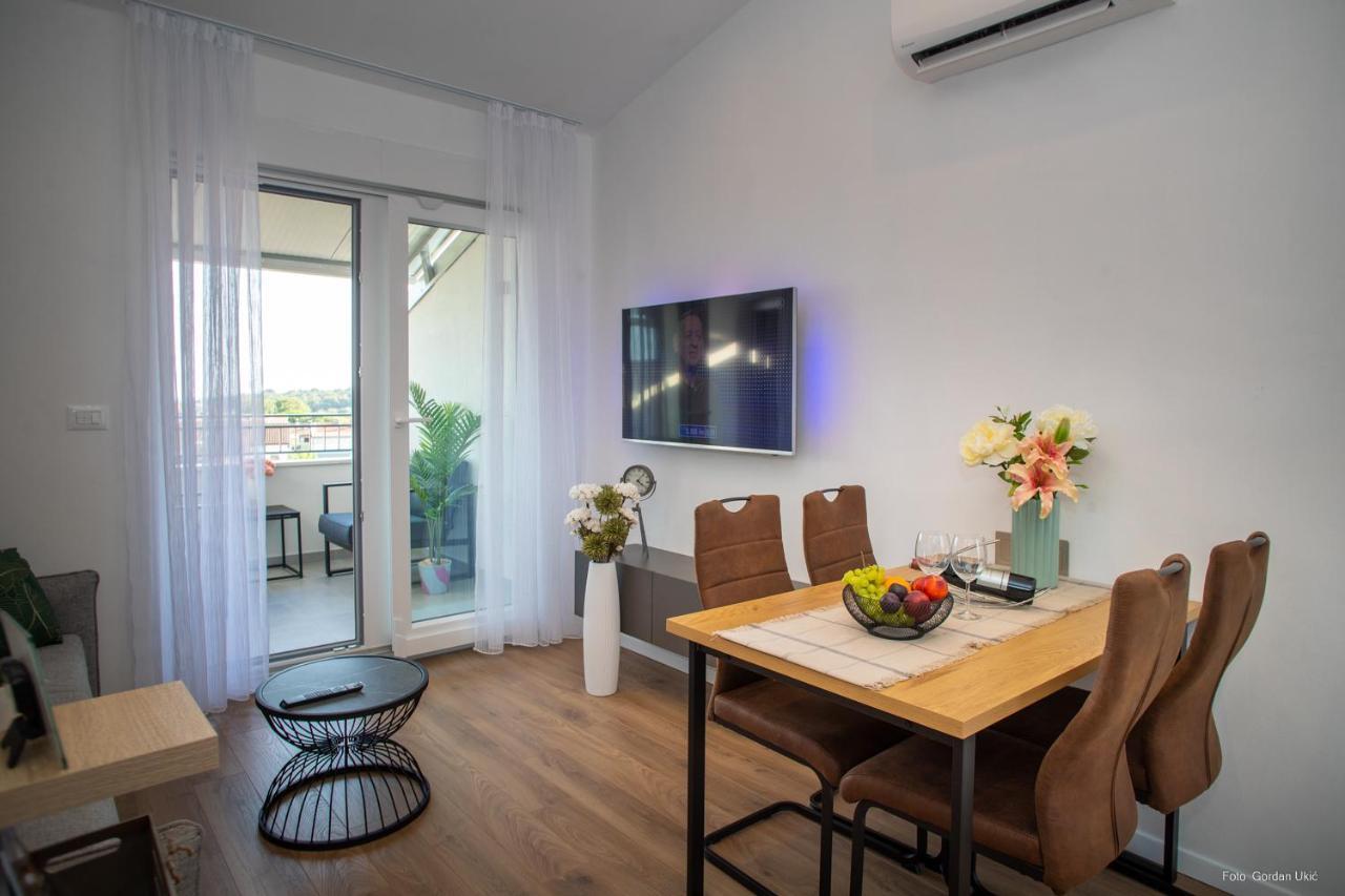 Blue Sky Apartment Ровінь Екстер'єр фото
