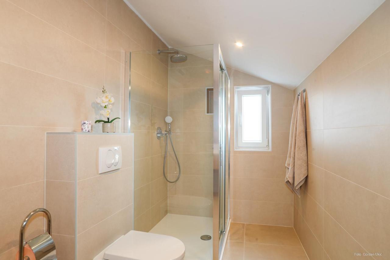 Blue Sky Apartment Ровінь Екстер'єр фото