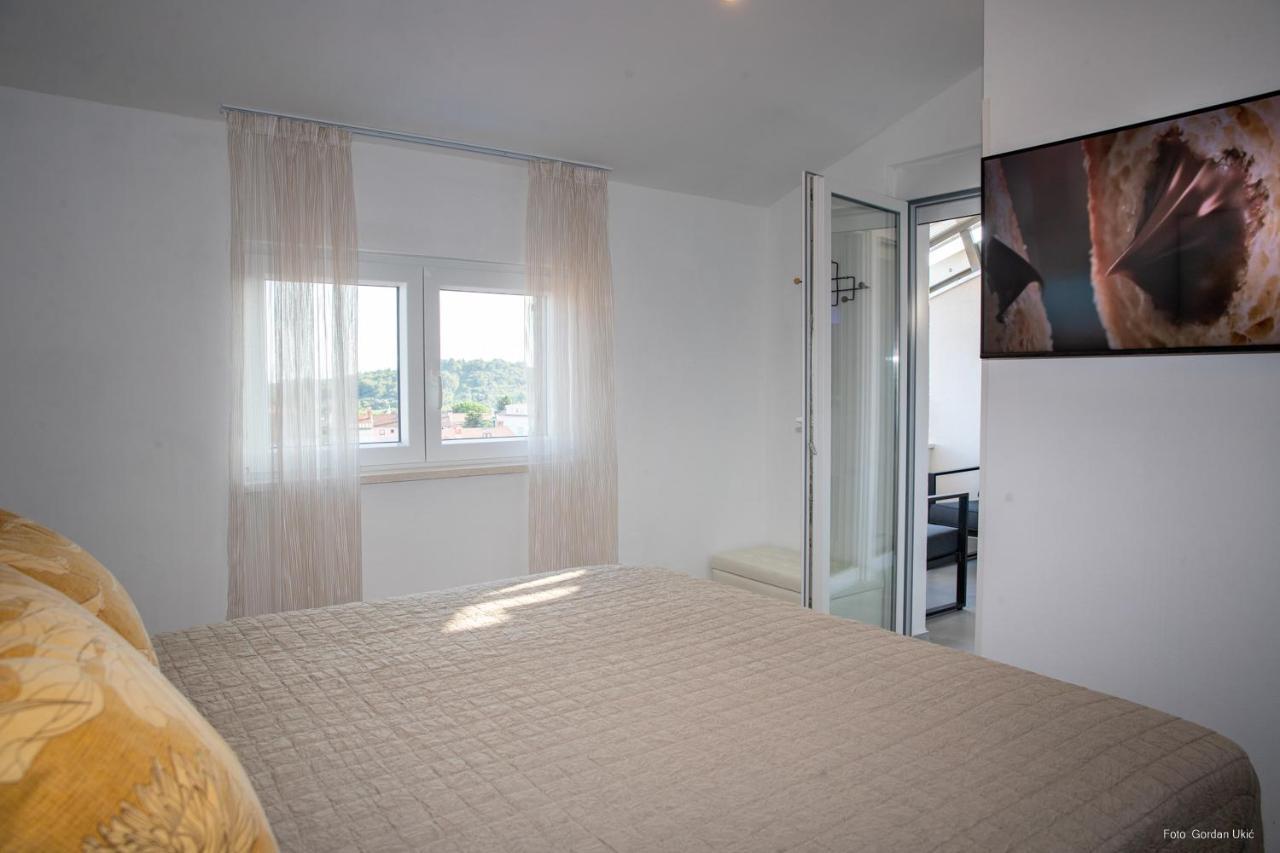 Blue Sky Apartment Ровінь Екстер'єр фото