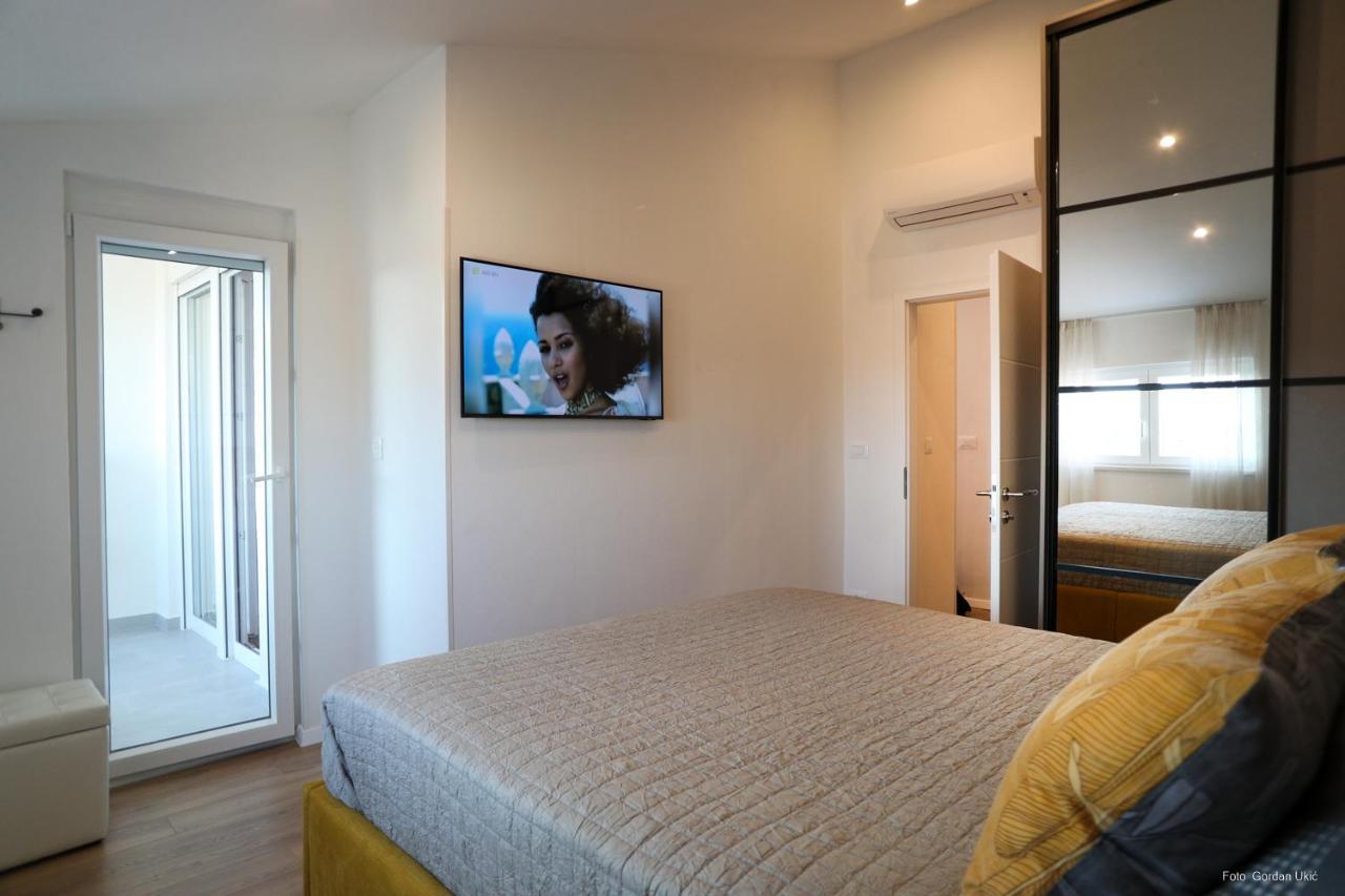 Blue Sky Apartment Ровінь Екстер'єр фото